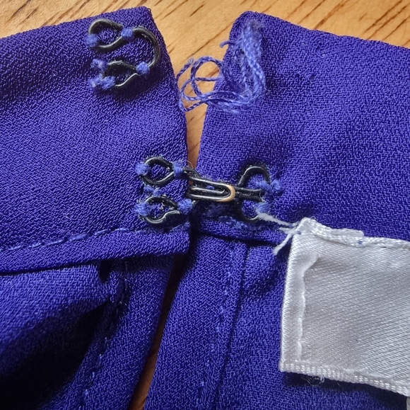 Kenar Sleeveless Floral Semi-Sheer Blouse - Picture 7 of 7